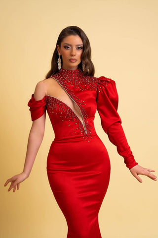 Robe de soirée sirène rouge chic à manches longues et col montant orné de perles