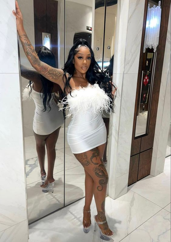 Vestido corto blanco de fiesta de bienvenida con plumas y satén sin tirantes, sexy, modelo Y7845