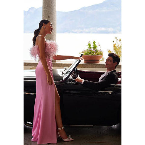 Robe de bal longue bustier à plumes et à volants transparents