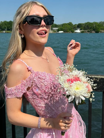 Vestido largo de fiesta rosa con hombros descubiertos, apliques florales de encaje esponjoso Y7846