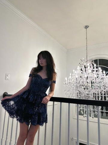 Robe de bal courte bleu marine à décolleté cœur et dentelle à volants Y8107