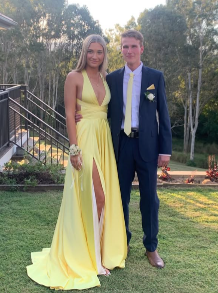 Vestido largo de noche de satén amarillo modesto con abertura lateral, vestido de fiesta formal Y5217