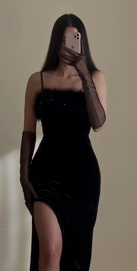 Elegante vestido de noche negro de tirantes finos con abertura Y6412