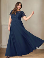 Robe en mousseline de soie bleu marine foncé, coupe trapèze, col bateau et sequins 