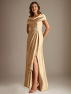 Robe de mariée trapèze en satin stretch, longue jusqu'au sol, avec décolleté rond et volants cascade, idéale pour la mère de la mariée. 
