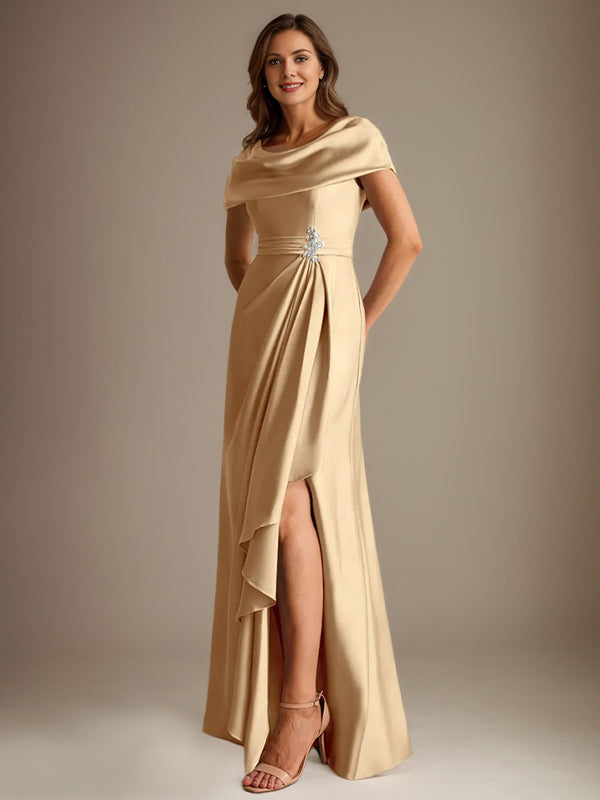 Robe de mariée trapèze en satin stretch, longue jusqu'au sol, avec décolleté rond et volants cascade, idéale pour la mère de la mariée. 