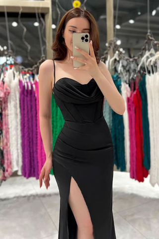 Vestido largo de noche de satén fruncido con escote corazón y corte recto Y6390