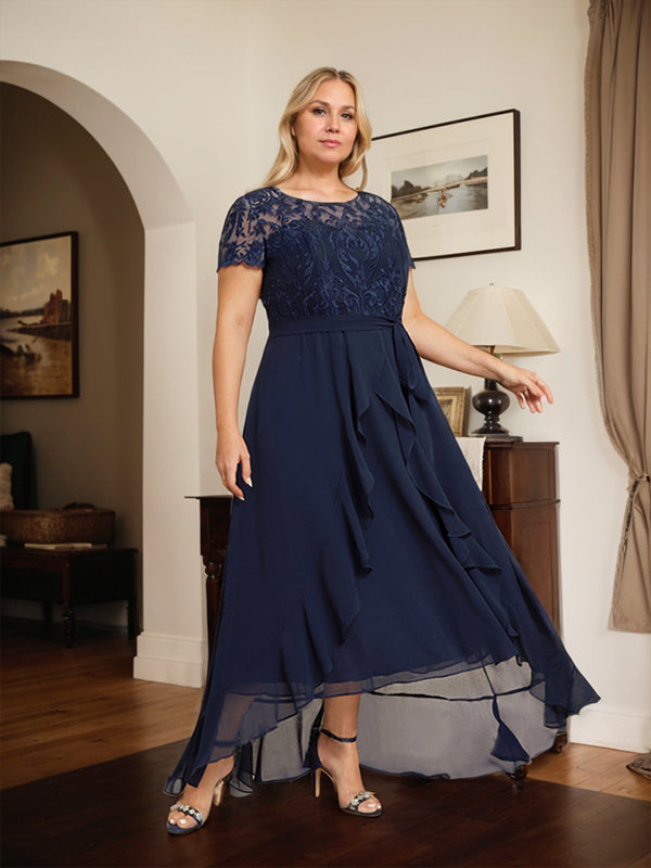 Robe de mère de la mariée asymétrique en mousseline de soie et dentelle, coupe trapèze, décolleté en V, effet illusion, nœud, volants et sequins 