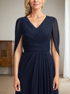 Vestido largo azul marino oscuro de corte A con escote en V para la madre de la novia