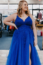 Vestido de fiesta azul marino de talla grande con tirantes finos, corte en A y apliques