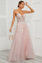 Robe de bal rose en tulle à fines bretelles