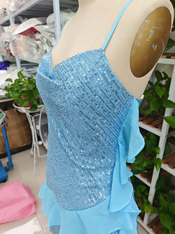 Robe de cocktail bleue à bretelles, sequins et volants en mousseline, modèle Y8253