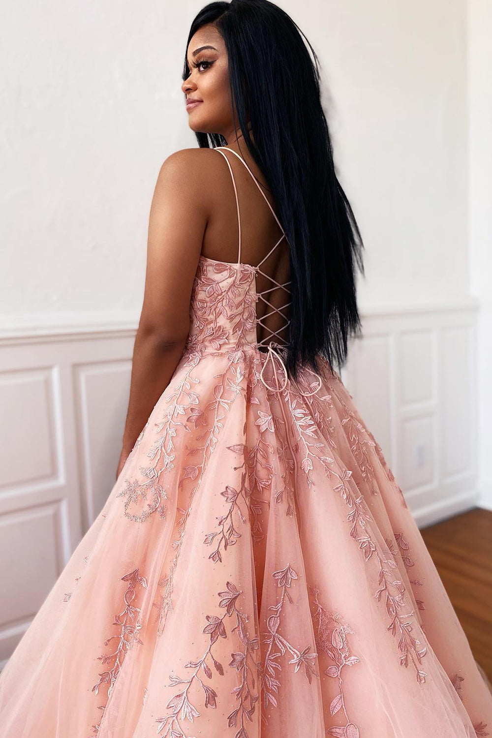 Vestido de graduación rojo de princesa con tirantes finos