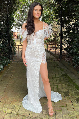 Vestido de fiesta de sirena con apliques de lavanda y plumas