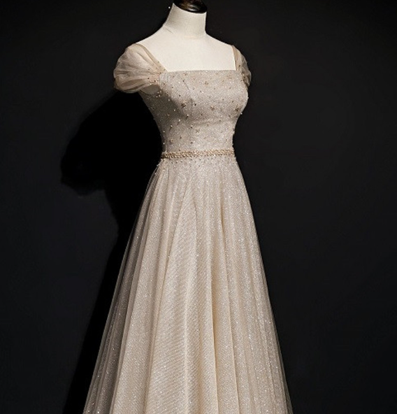 Robe de bal longue en tulle pailleté, ornée de sequins et de perles carrées (Y7585)