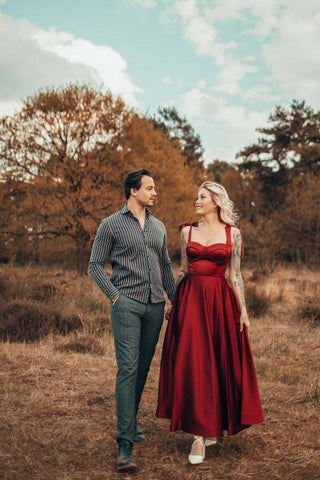 Robe de bal bordeaux à bretelles et décolleté cœur, manches courtes, disponible en ligne