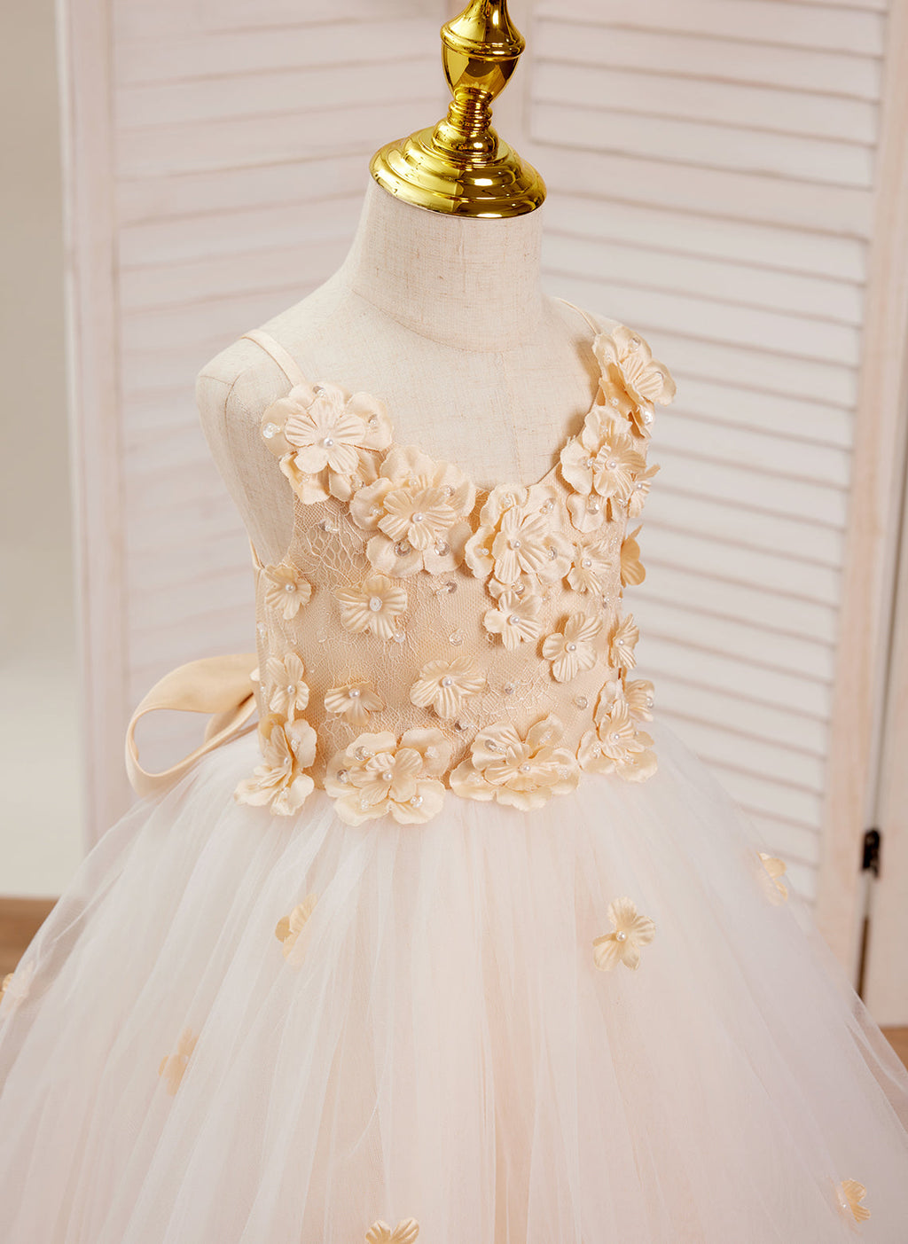 Vestido asimétrico de tul color marfil con corte en A (010220938) 