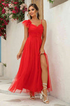 Robe asymétrique à fente froncée