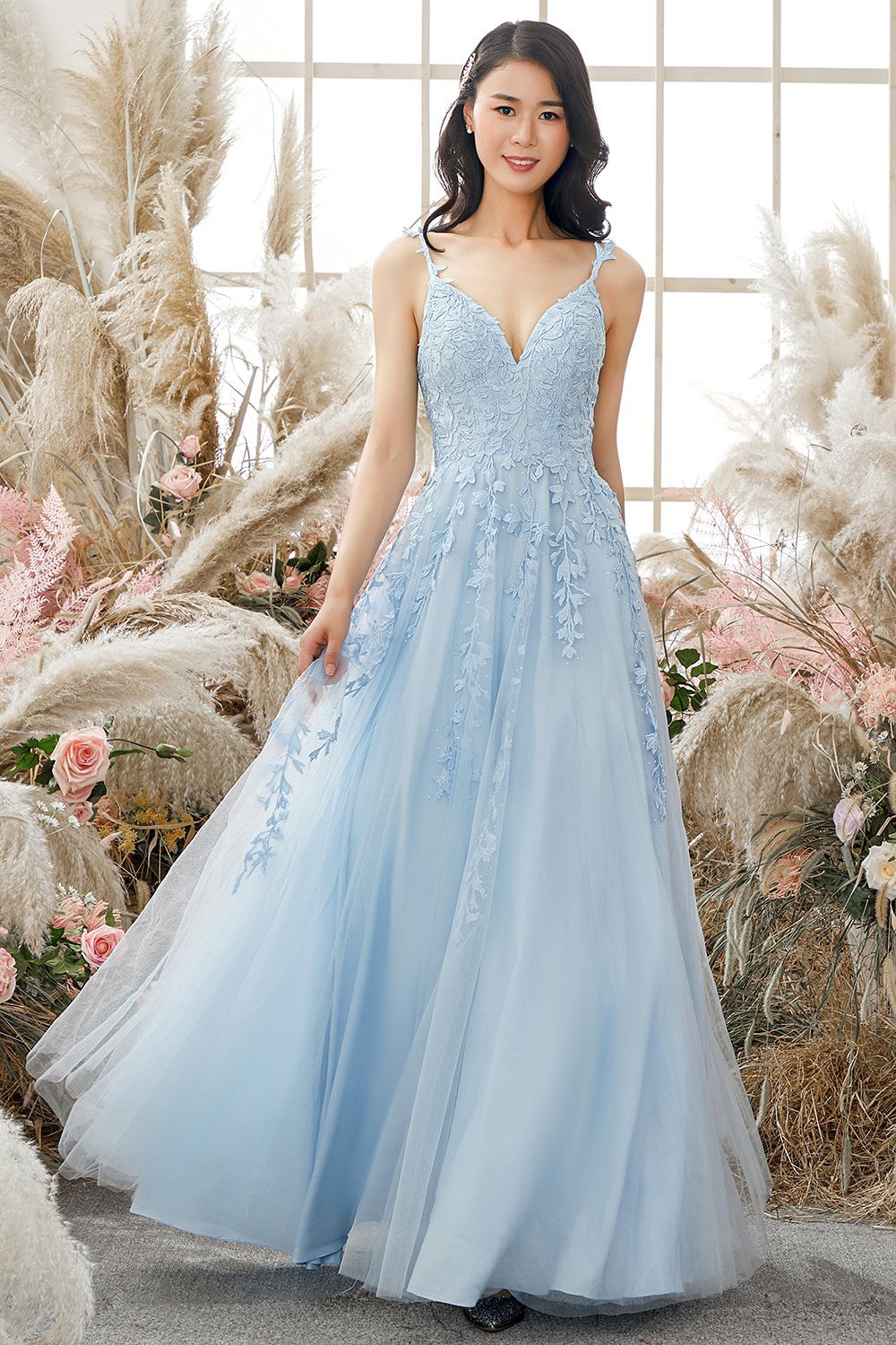 Vestido largo de fiesta de tirantes finos con corte en A