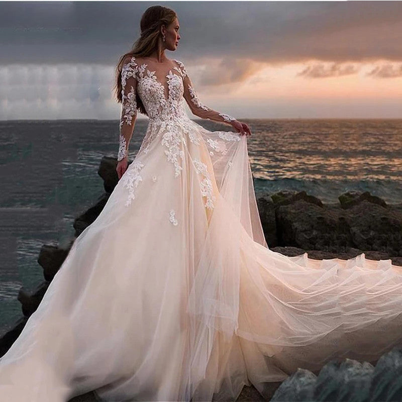 Lace Appliqued Bridal Gown For Women Illusion Long Sleeves Beach Wedding Dress Light Champagne Robe De Mariée Bride Dresses