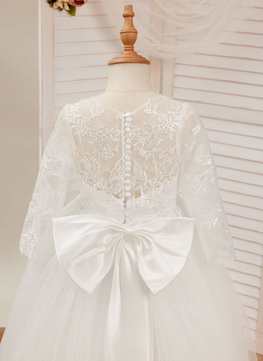 Vestido de niña de las flores para la Primera Comunión, estilo princesa, manga larga y cola de tul. 