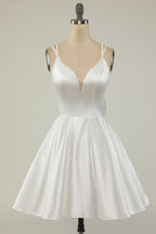 Robe de bal courte en satin