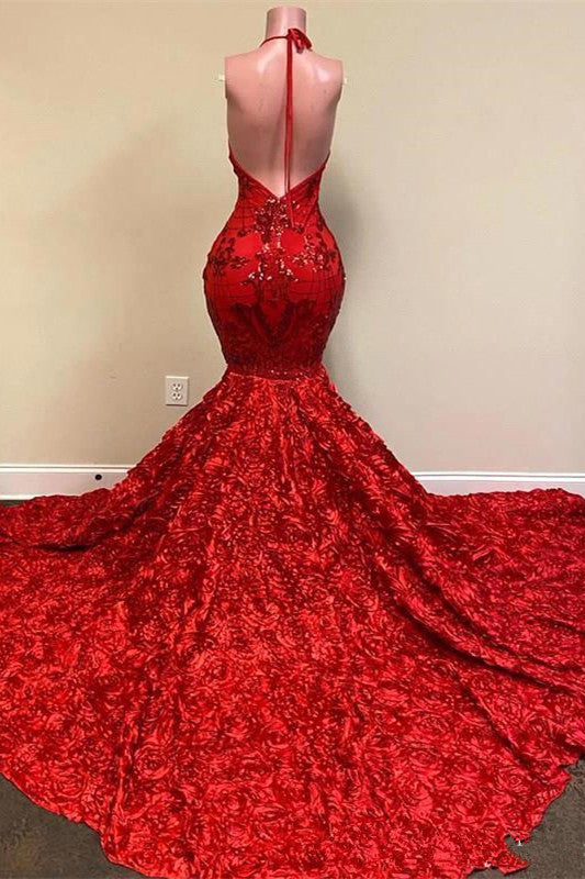 Robe de bal sirène rouge à sequins, décolleté plongeant en V, dos nu et bretelles spaghetti, style licou.