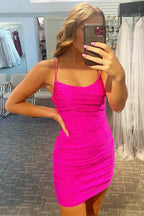 Vestido de cóctel ajustado con tirantes finos