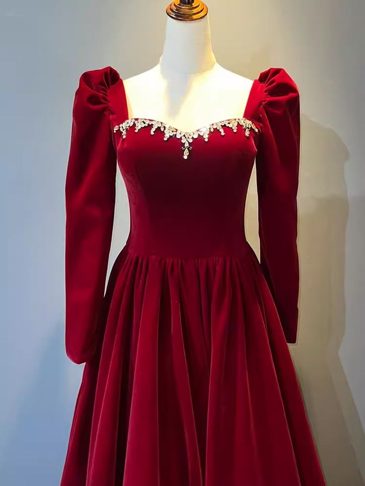 Magnifique robe de bal rouge en velours, coupe trapèze, idéale pour une soirée romantique ou un anniversaire (Y7588).
