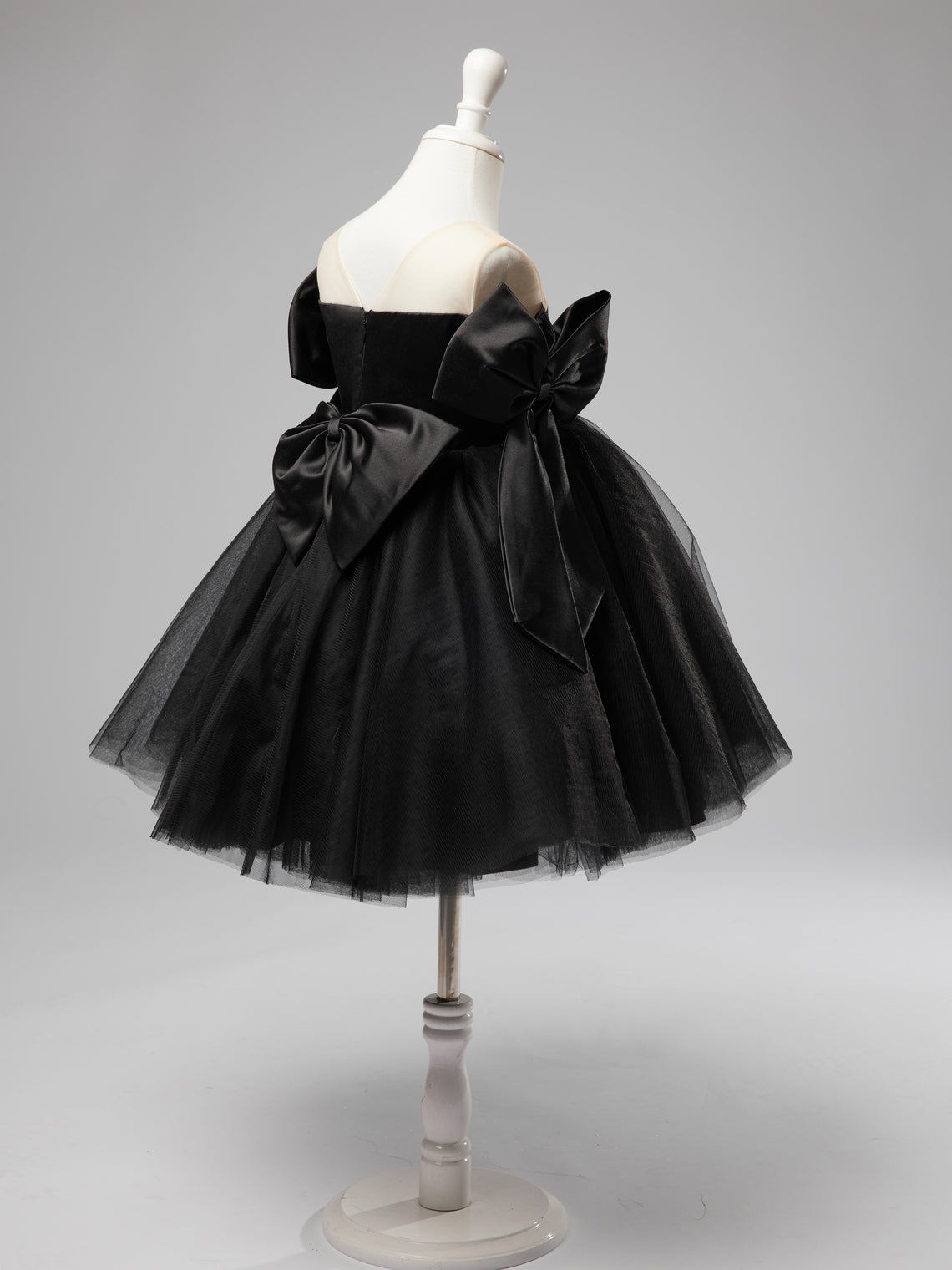 Vestido de tul negro hasta la rodilla con hombros descubiertos para bebé niña 