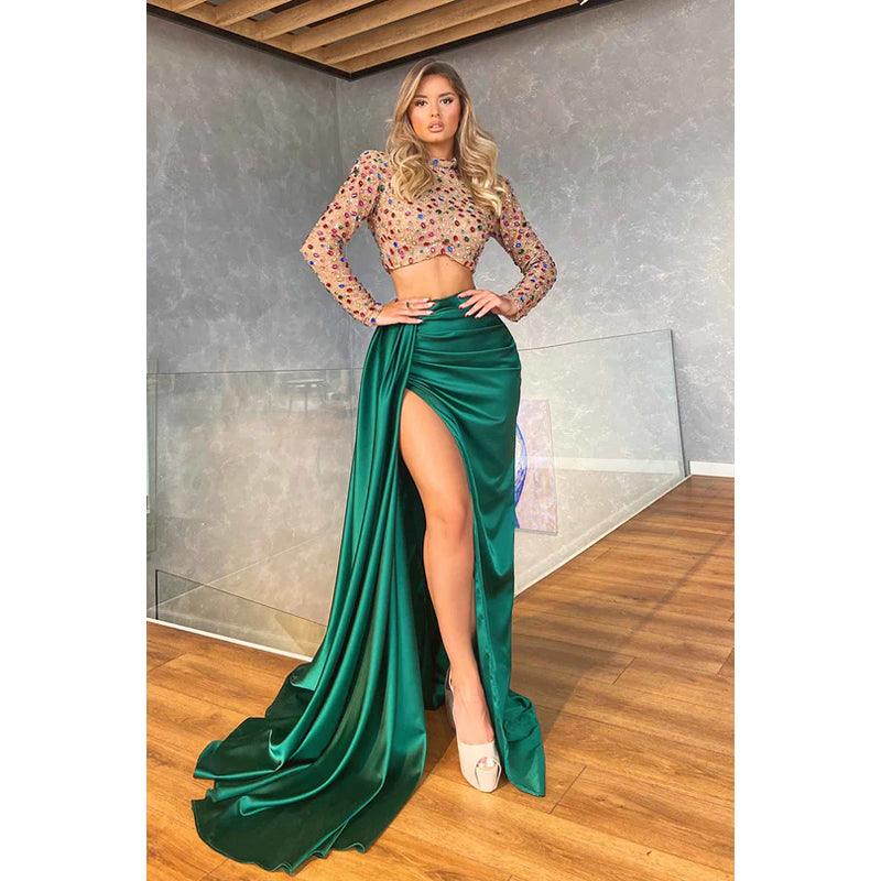 Robe de bal de fin d'année glamour et spectaculaire, manches longues, froncée, fente latérale haute, avec bijou 