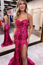 Robe de bal longue sirène à fines bretelles et sequins avec appliques
