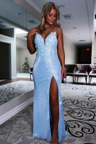 Robe de bal longue sirène à fines bretelles et sequins ornée d'appliqués