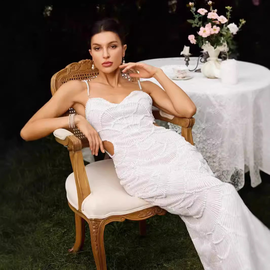 Vestido de graduación sin tirantes con vendaje y adornado con perlas 
