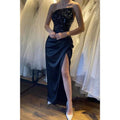 Robe de soirée longue noire sans bretelles avec haut à paillettes et fente 