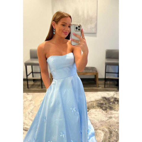 Robe de bal longue trapèze sans bretelles avec appliques et traîne