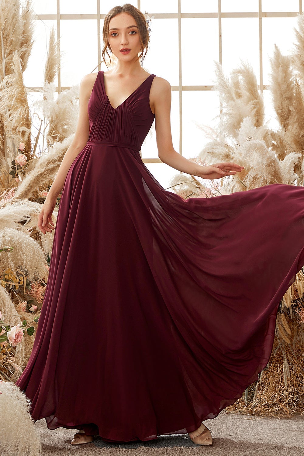 Robe de demoiselle d'honneur en mousseline bordeaux à col en V