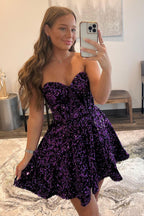 Vestido corto de fiesta de bienvenida con lentejuelas moradas y escote corazón de corte línea A