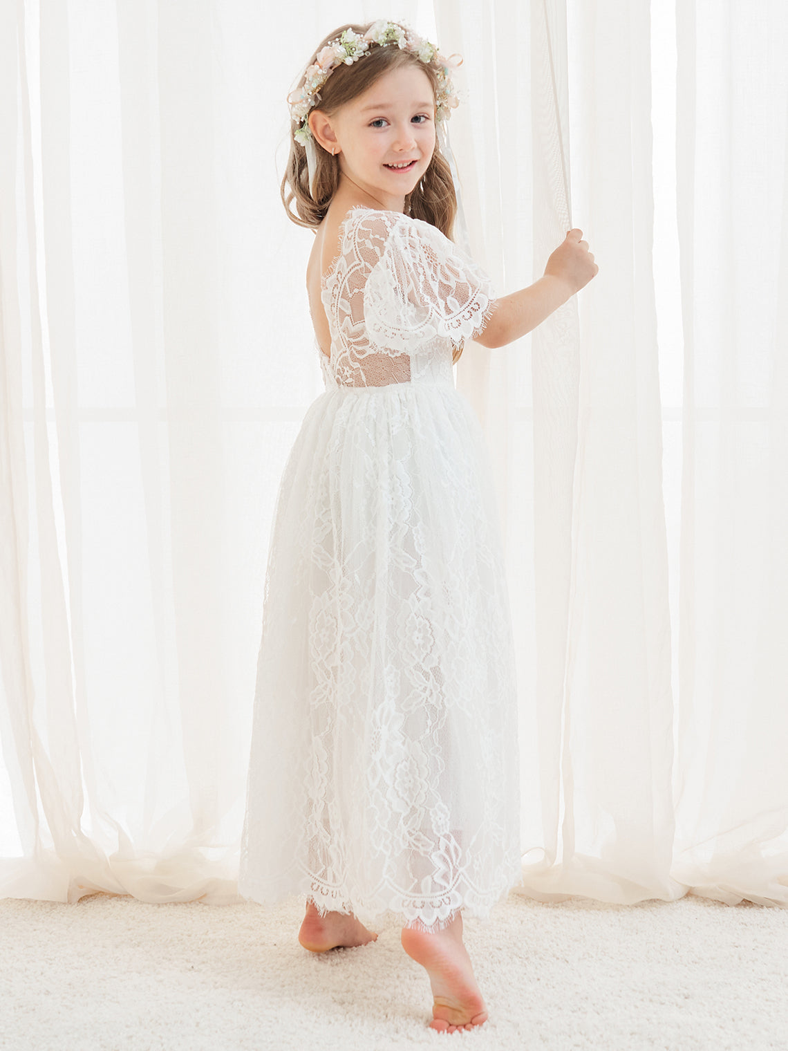 Vestido boho de niña de las flores color marfil, corte en A, de encaje y largo hasta el tobillo 