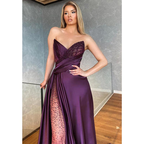 Robe de bal longue sans bretelles à paillettes et perles, traîne à balayage et fente 