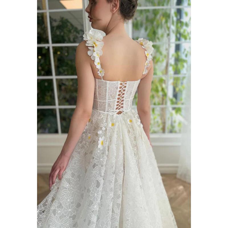Robe de soirée longue trapèze en dentelle transparente avec décolleté en cœur et fente 