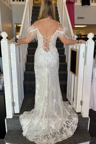 Vestido de fiesta de sirena con apliques de lavanda y plumas