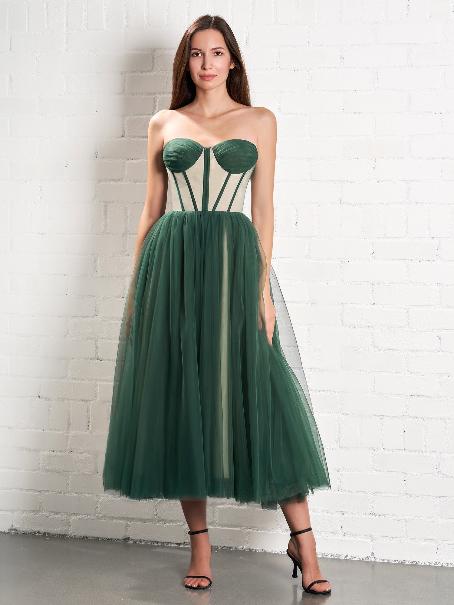 Vestido midi de tul abullonado sin tirantes