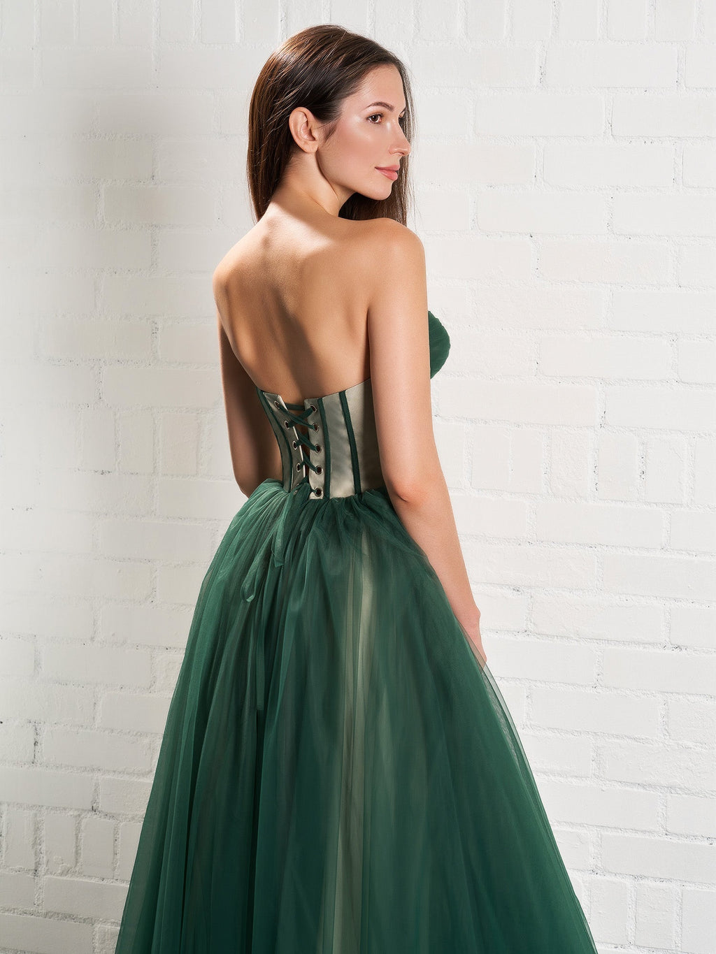Vestido midi de tul abullonado sin tirantes