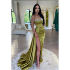 Vestido de noche largo de satén fruncido con escote corazón, sin tirantes y cuentas