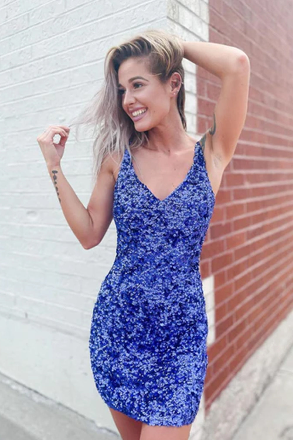 Robe de bal à sequins à col en V