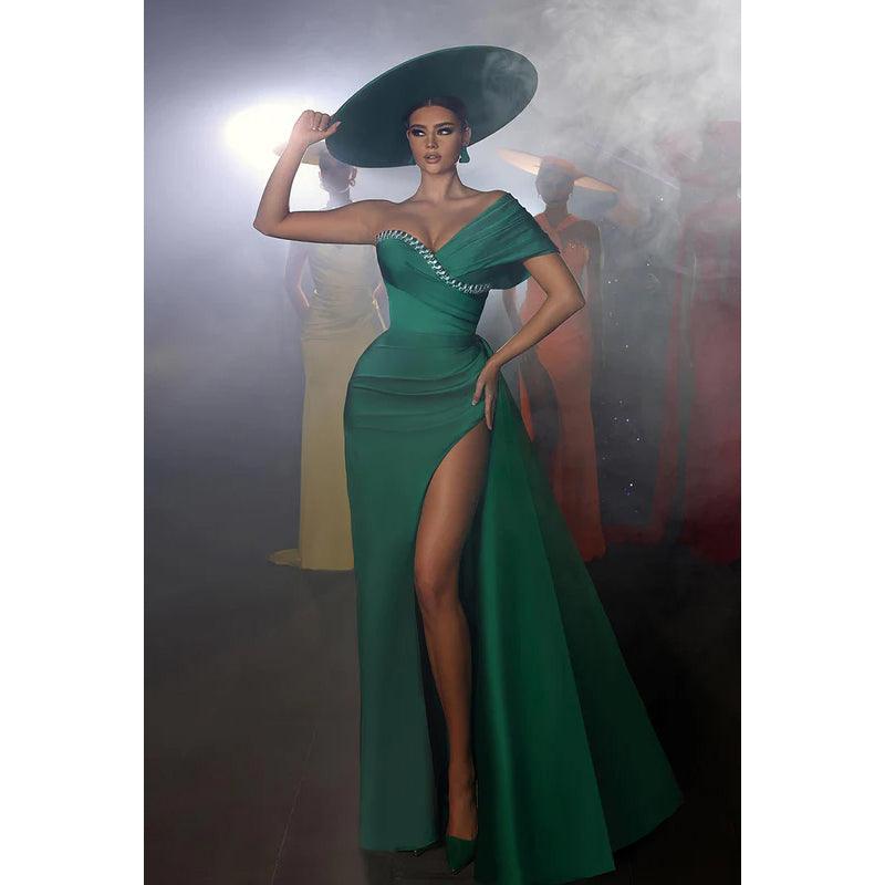 Vestido de fiesta sexy de corte tubo/columna con un hombro al descubierto, abertura lateral, fruncido y pedrería