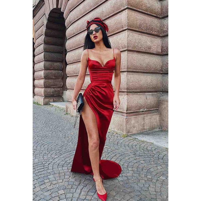 Robe de soirée longue froncée à bretelles spaghetti et fente 