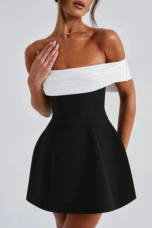 Robe courte sexy à épaules dénudées et ornée d'un nœud contrasté 