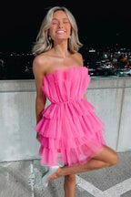 Lindo vestido corto negro sin tirantes de corte en A para baile de bienvenida